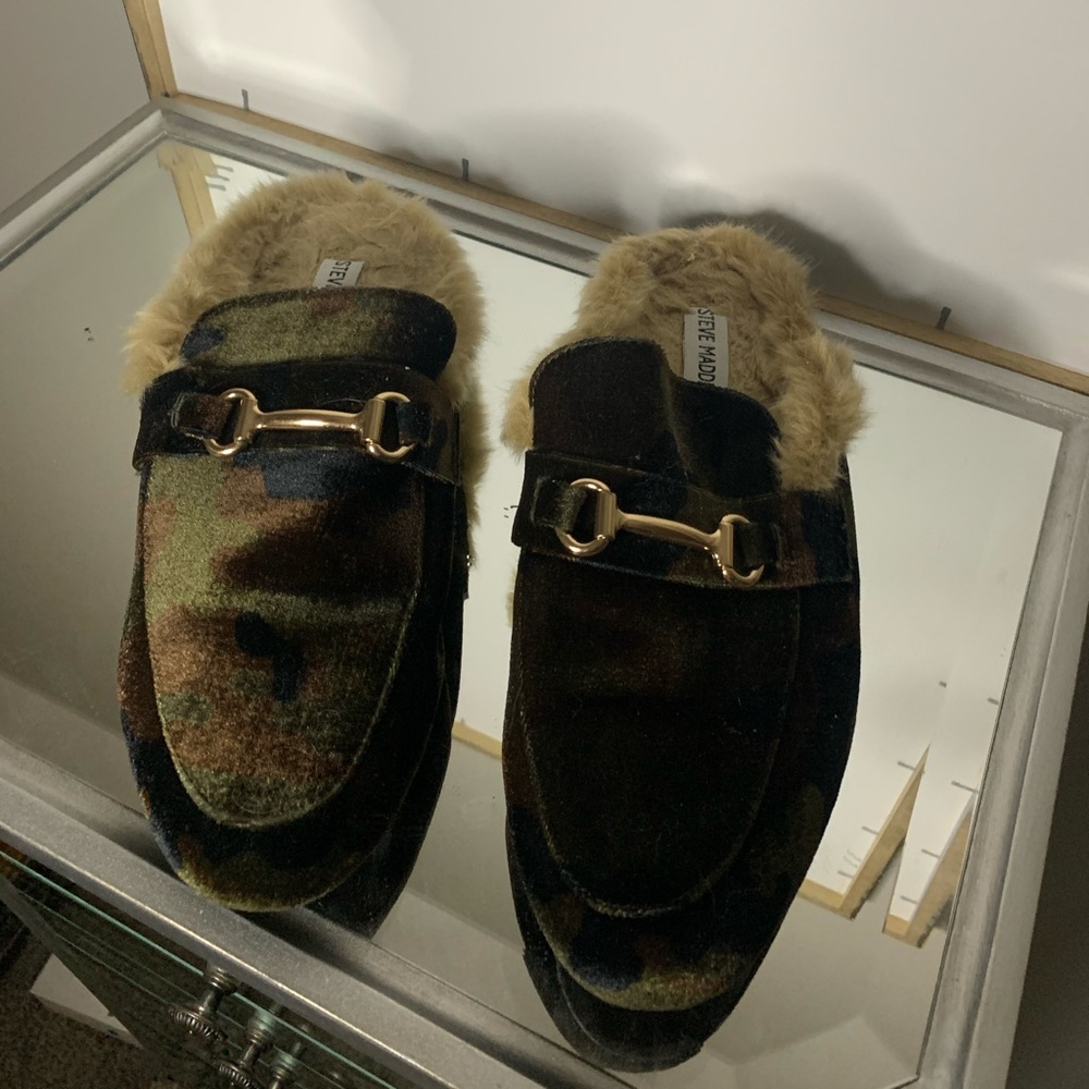 Steve Madden Camo velvet and faux fur mule